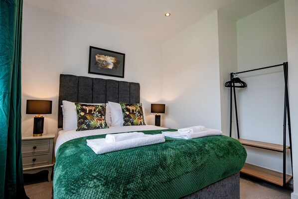 Carlisle Road House, Worcester - Host & Stay
