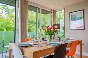Hilltop Hoouse, Worcester - Host & Stay
