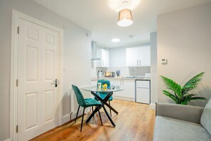Bridge Street Studio Apartment, Evesham - Host & Stay