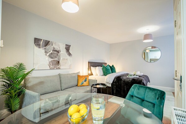 Bridge Street Studio Apartment, Evesham - Host & Stay