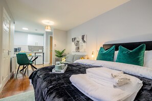 Bridge Street Studio Apartment, Evesham - Host & Stay