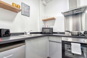 Hills Dwelling, Worcester - Host & Stay