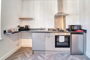 Hills Dwelling, Worcester - Host & Stay