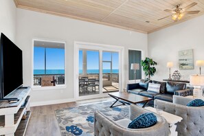 Open living concept with gorgeous views