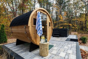 The Barrel Sauna improves circulation, boosts immunity, relieves aches and pains