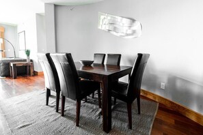 Dining Area with Seating for Six