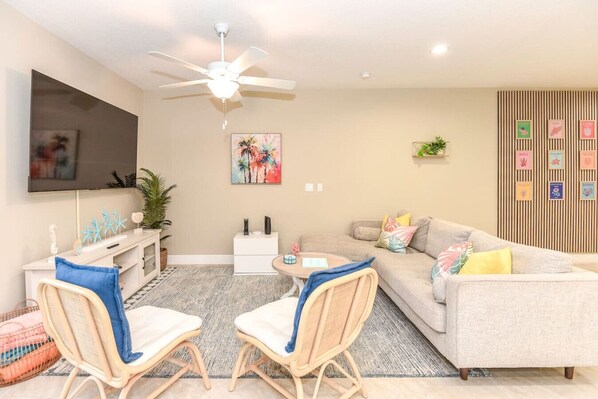 Living Room W/ TV