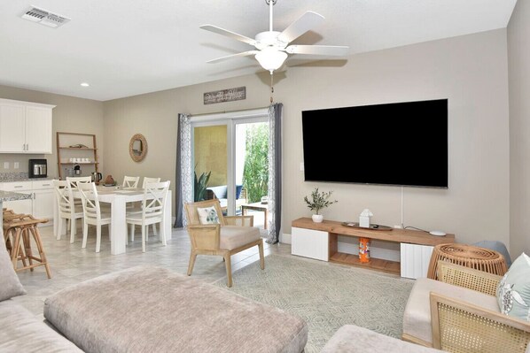 Living Room W/ TV