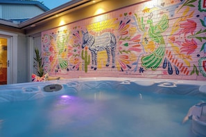Outdoor spa tub