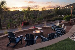 Gather around the firepit and toast marshmallows under the stars. This cozy spot is ideal for storytelling, stargazing, or simply unwinding with friends and family