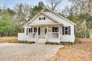 Property Exterior | Single-Story Cottage | Keyless Entry