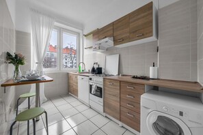 Kitchen with Microwave | Book Now with RENTUJEMY.COM
