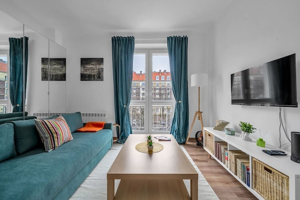 Studio - Living area with Queen Bed and Full Sofa Bed; Smart TV | Book Now with RENTUJEMY.COM
