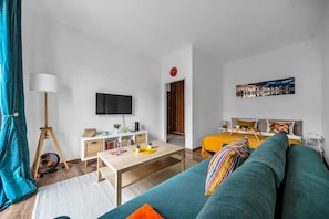 Studio - Living area with Queen Bed and Full Sofa Bed; Smart TV | Book Now with RENTUJEMY.COM