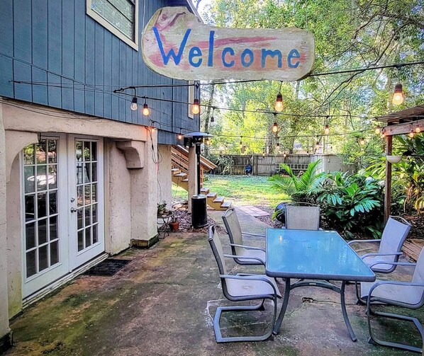 Outdoor dining