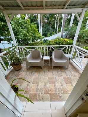 Patio, entrance