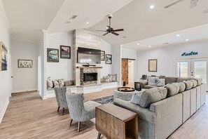 Comfortably sits about 11 guests, Smart TV and Fireplace
