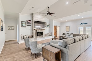 Comfortably sits about 11 guests, Smart TV and Fireplace