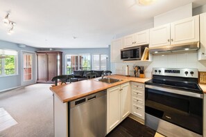 212A Full Kitchen