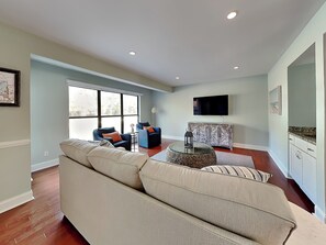 Features two luxurious king en-suites and a sleeper sofa, comfortably accommodating up to 6 guests across 1,430 sqft.