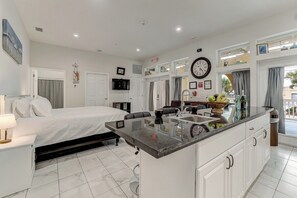 This modern quiet studio is the best place to relax and enjoy FL life!