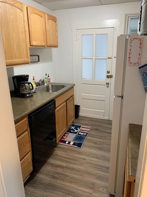Fully equipped kitchen with charming nautical accents
