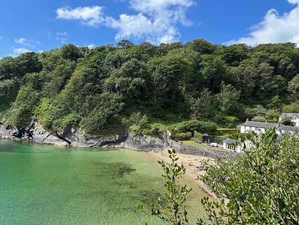 Readymoney beach Fowey, 15 min walk from The Slipway Suite apartment 