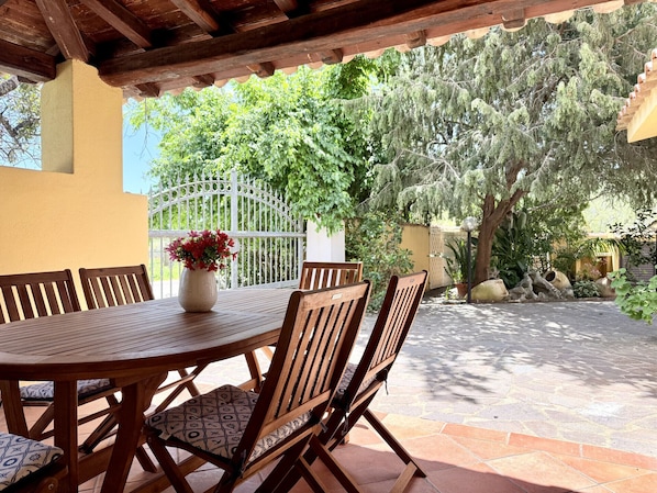 Outdoor dining