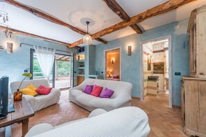Living room 2