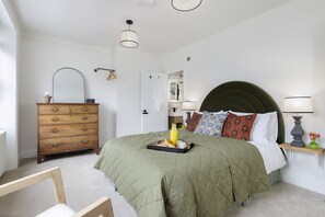 Bakers Flat Master Bedroom - StayCotswold