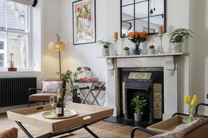 Bakers Flat Sitting Room - StayCotswold