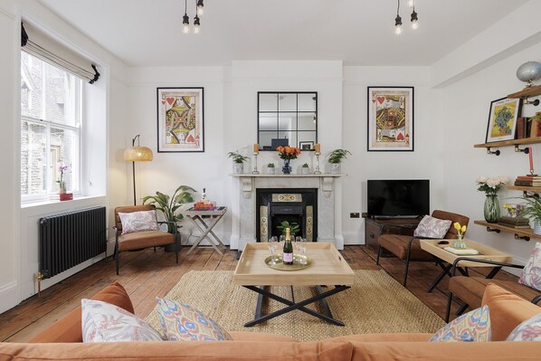 Bakers Flat Sitting Room - StayCotswold
