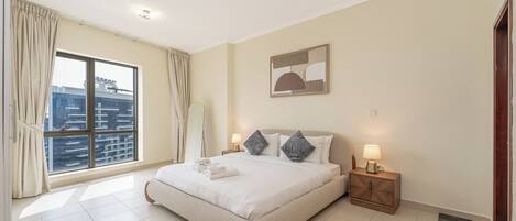 King size bed, linen, blanket, towels, night lamps.