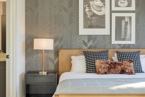 Chic design. (Unit 1 - Honkey-Tonk)