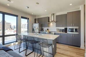 Sleek, fully equipped kitchen. (Unit 1 - Honkey-Tonk)