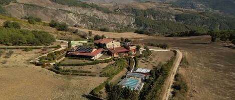 Amenities, Building Exterior, Garden, Main Entrance, Spring, Summer, Wellness