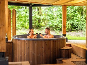 Outdoor spa tub
