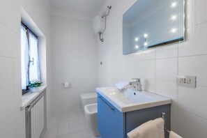 Autumn, Bathroom, Spring, Summer