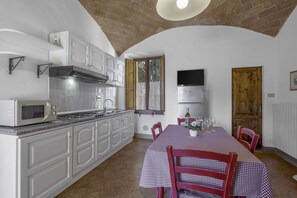 Autumn, Dining Room, Living Room, Spring, Summer