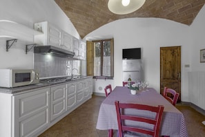 Autumn, Dining Room, Living Room, Spring, Summer