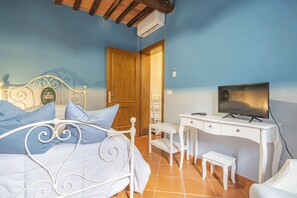 Autumn, Bedroom, Spring, Summer