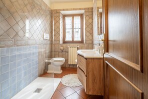 Autumn, Bathroom, Spring, Summer