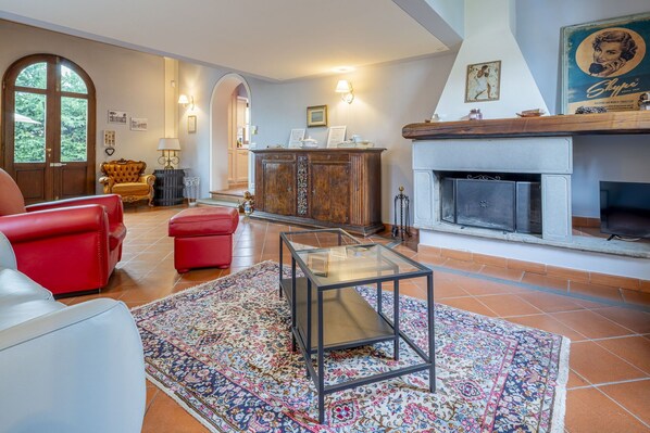 Autumn, Living Room, Spring, Summer