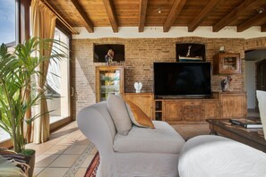Autumn, Living Room, Spring, Summer