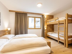 Wood, Wood Stain, Lumber, Hardwood, Bedding, Plank, Bed, Hotel, Bedroom, Bed Sheet