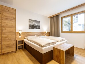 Wood, Home, Hardwood, Bed, Wood Stain, Wood Flooring, Ceiling, Bedroom, Bedding, Bed Frame