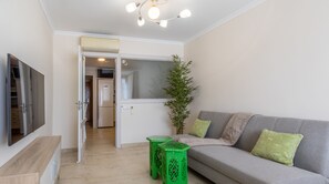 Communal lounge/ TV room,Living room,Dining area