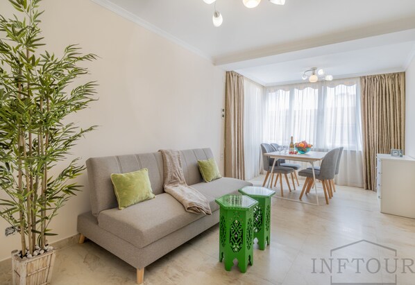 Communal lounge/ TV room,Living room,Dining area