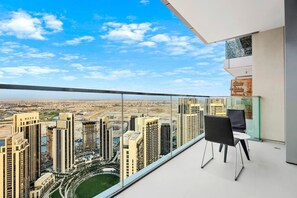 Spectacular Balcony: Savor stunning skyline views while sipping coffee in this modern retreat!