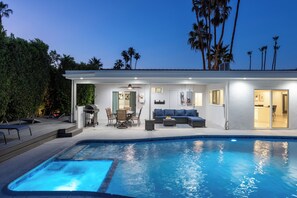 Inset Spa next to the amazing poolside deck